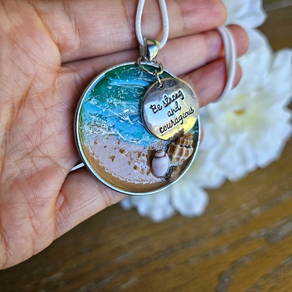 Cute sea design pendant with charm πππ - Picture 1 of 4